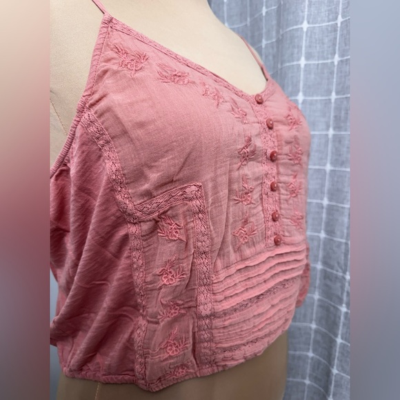 NWT Lucky Brand Embroidered Crop Tank with adjustable straps - Picture 2 of 5